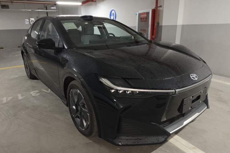 Used Toyota bZ3 2024 616 km Long-Range Premium Front Right 45 Deg