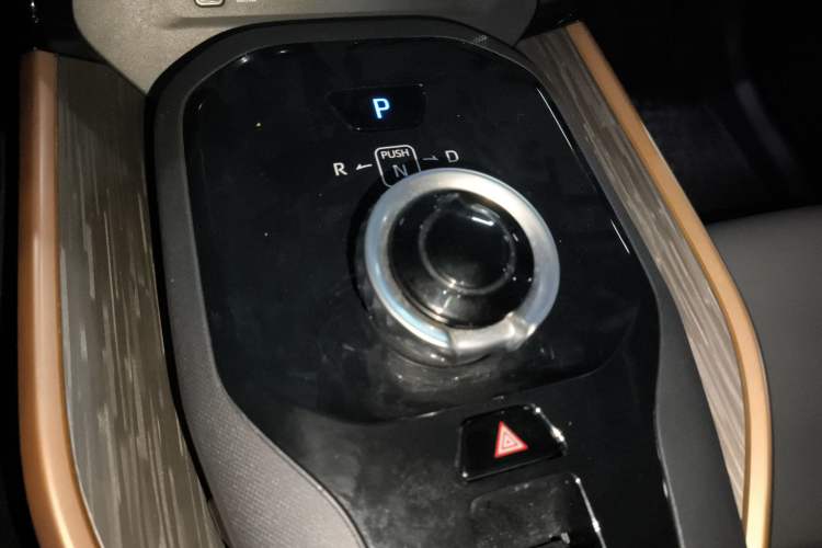 Used Toyota bZ3 2024 517 km Elite PRO Gear Lever