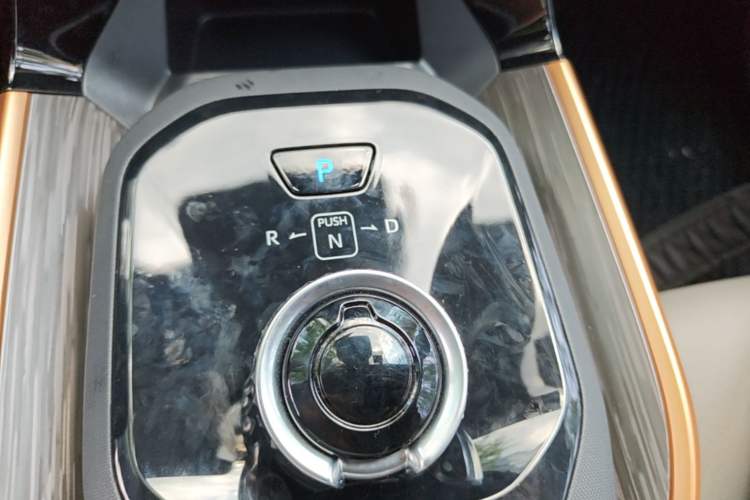 Used Toyota bZ3 2024 616 km Long-Range Premium Gear Lever