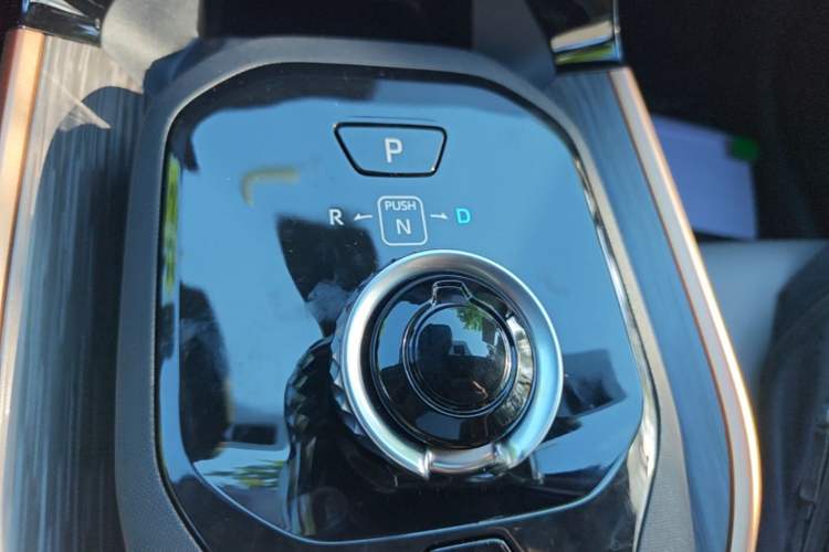 Used Toyota bZ3 2024 616 km Long-Range Premium Gear Lever