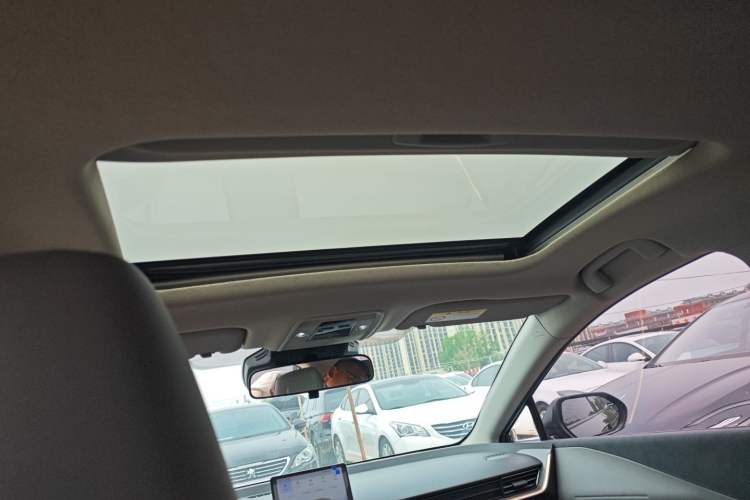 Used Toyota bZ3 2024 517 km Elite PRO Headliner