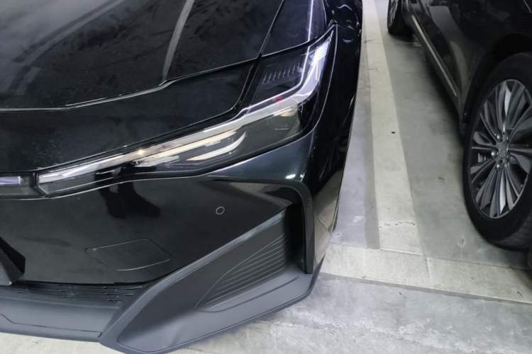 Used Toyota bZ3 2024 517 km Elite PRO Left Front Headlight