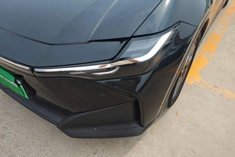 Used Toyota bZ3 2024 517 km Elite PRO Left Front Headlight