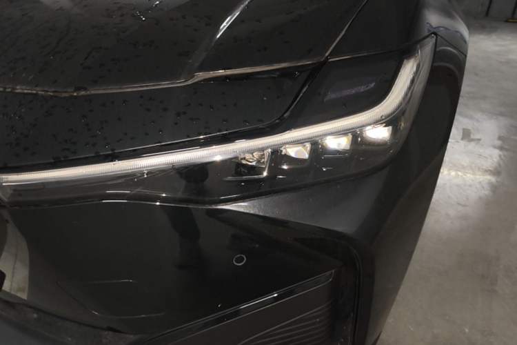 Used Toyota bZ3 2024 616 km Long-Range Premium Left Front Headlight