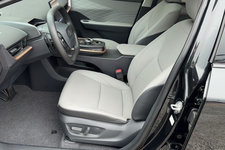 Used Toyota bZ3 2024 517 km Elite PRO Left Front Seat