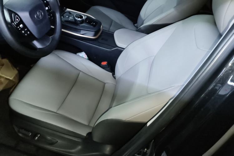 Used Toyota bZ3 2024 517 km Elite PRO Left Front Seat
