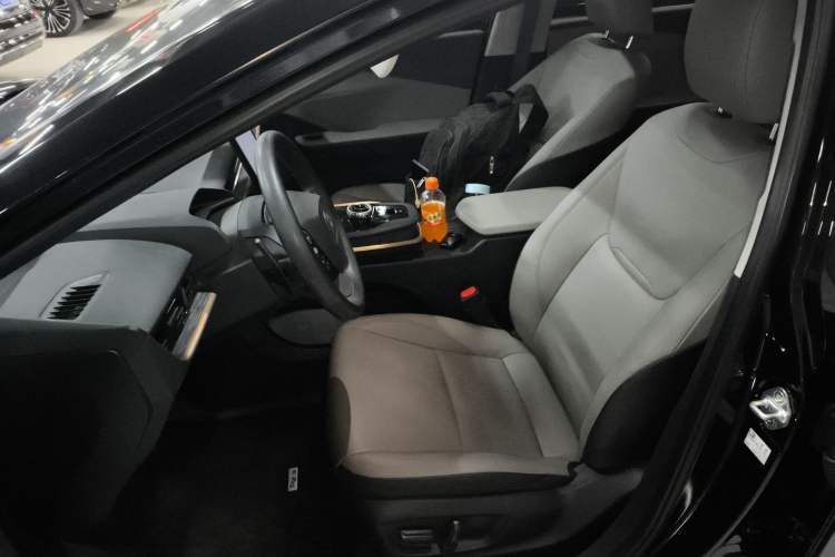 Used Toyota bZ3 2024 517 km Elite PRO Left Front Seat