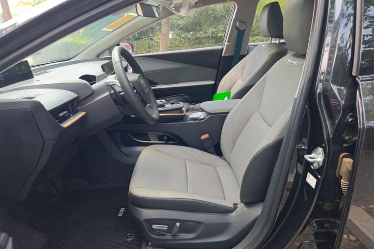 Used Toyota bZ3 2024 616 km Long-Range Premium Left Front Seat