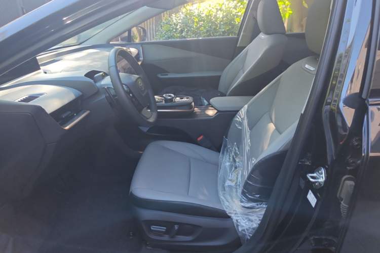 Used Toyota bZ3 2024 616 km Long-Range Premium Left Front Seat