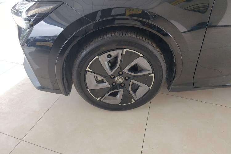 Used Toyota bZ3 2024 517 km Elite PRO Left Front Wheel Hub