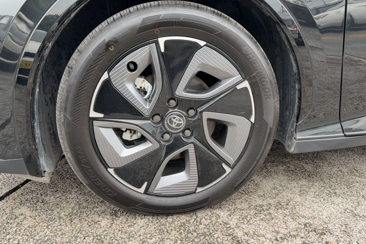 Used Toyota bZ3 2024 517 km Elite PRO Left Front Wheel Hub