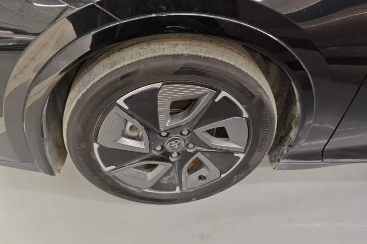 Used Toyota bZ3 2024 517 km Elite PRO Left Front Wheel Hub