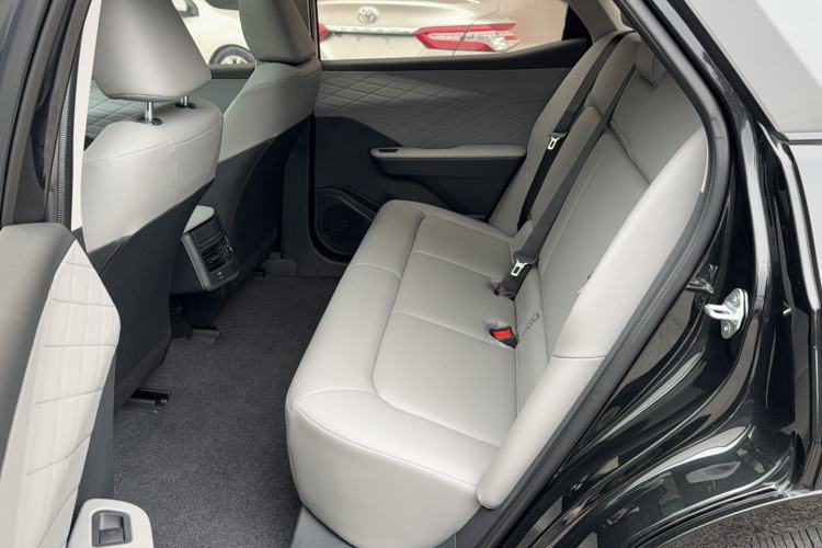 Used Toyota bZ3 2024 517 km Elite PRO Left Rear Seat