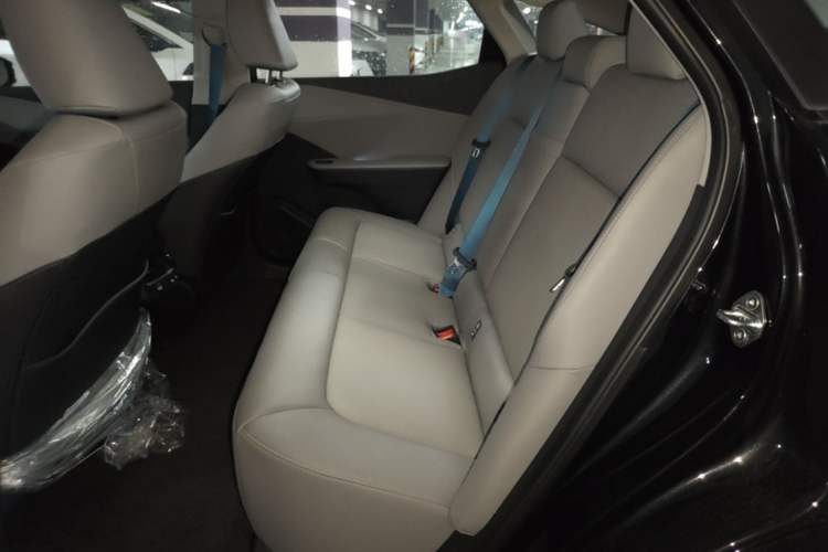Used Toyota bZ3 2024 616 km Long-Range Premium Left Rear Seat