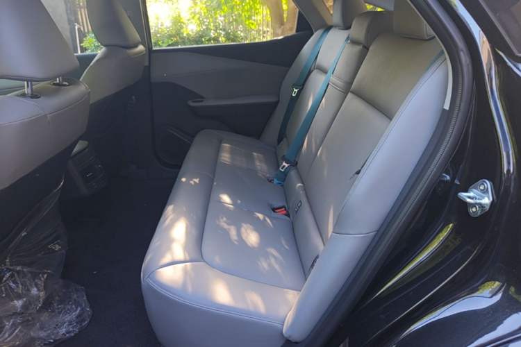 Used Toyota bZ3 2024 616 km Long-Range Premium Left Rear Seat