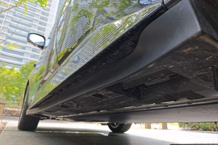 Used Toyota bZ3 2024 616 km Long-Range Premium Left Side Sill