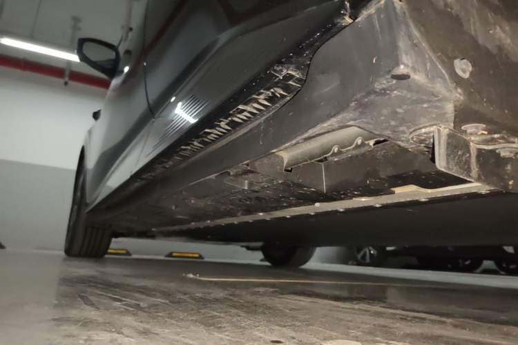Used Toyota bZ3 2024 616 km Long-Range Premium Left Side Sill