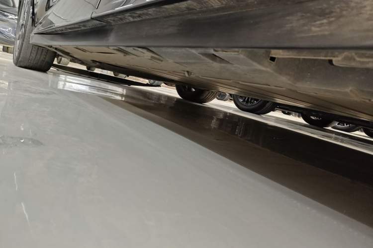 Used Toyota bZ3 2024 517 km Elite PRO Left Side Sill