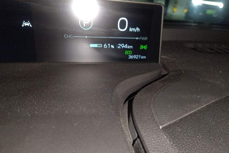 Used Toyota bZ3 2024 517 km Elite PRO Odometer Close Up