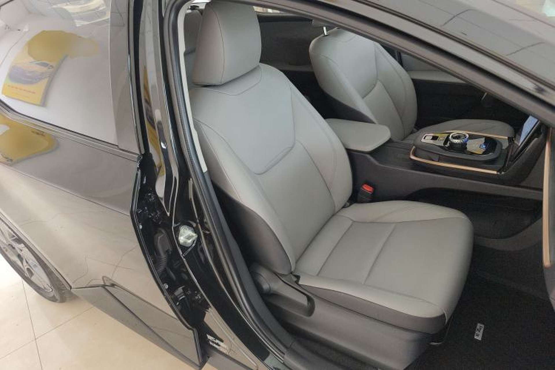 Used Toyota bZ3 2024 517 km Elite PRO Right Front Seat