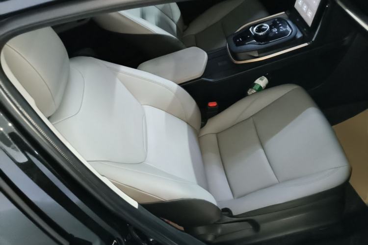 Used Toyota bZ3 2024 517 km Elite PRO Right Front Seat