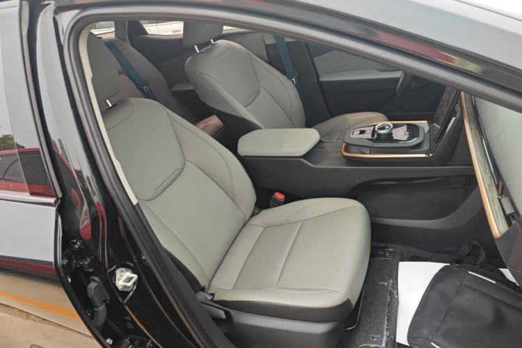 Used Toyota bZ3 2024 517 km Elite PRO Right Front Seat