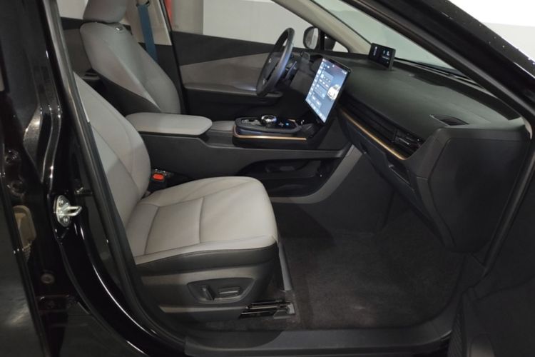 Used Toyota bZ3 2024 616 km Long-Range Premium Right Front Seat