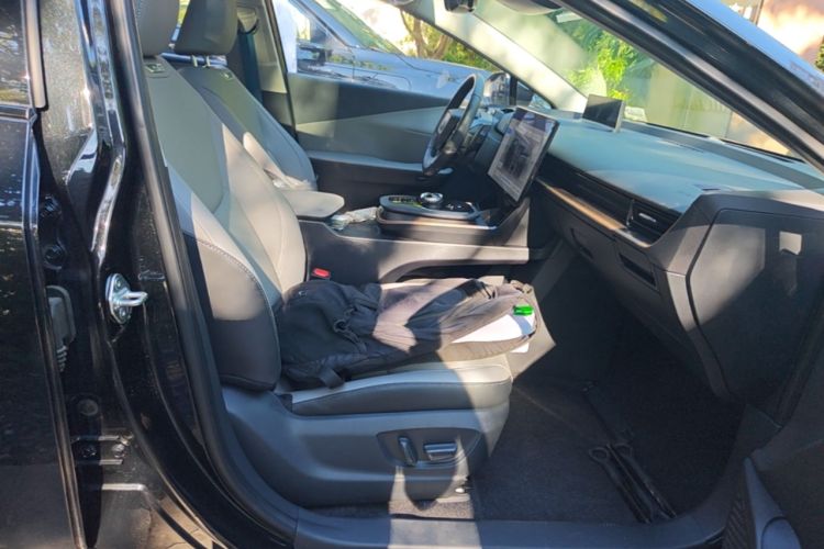 Used Toyota bZ3 2024 616 km Long-Range Premium Right Front Seat