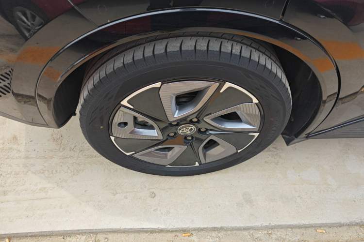 Used Toyota bZ3 2024 517 km Elite PRO Right Rear Wheel Hub