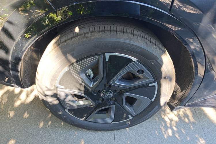 Used Toyota bZ3 2024 616 km Long-Range Premium Right Rear Wheel Hub