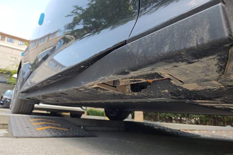 Used Toyota bZ3 2024 616 km Long-Range Premium Right Side Sill