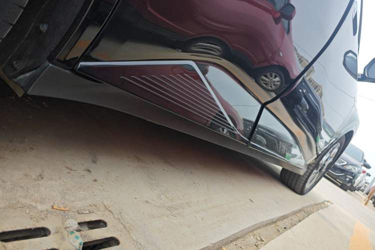 Used Toyota bZ3 2024 517 km Elite PRO Right Side Sill