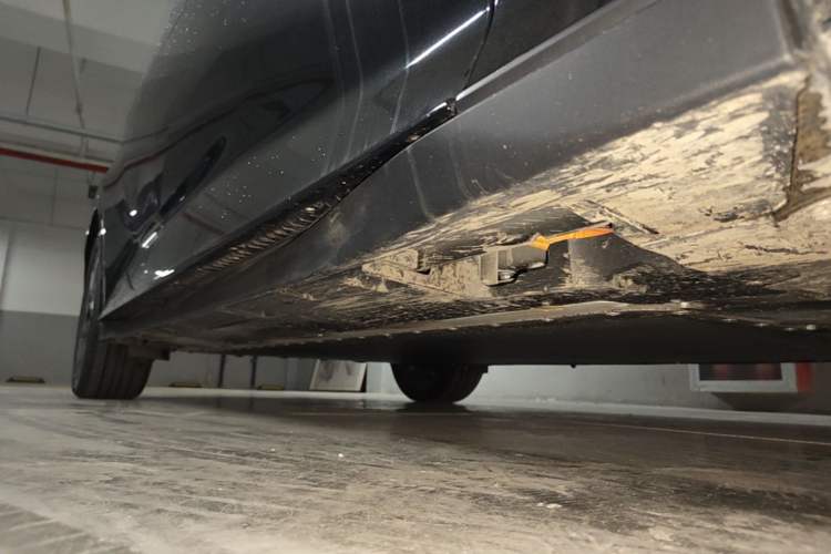 Used Toyota bZ3 2024 616 km Long-Range Premium Right Side Sill