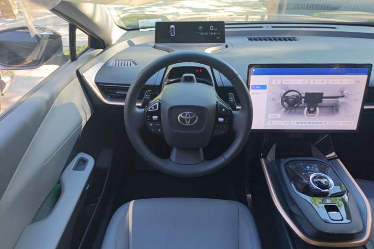 Used Toyota bZ3 2024 616 km Long-Range Premium Steering Wheel