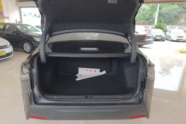 Used Toyota bZ3 2024 517 km Elite PRO Trunk
