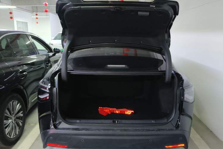 Used Toyota bZ3 2024 517 km Elite PRO Trunk