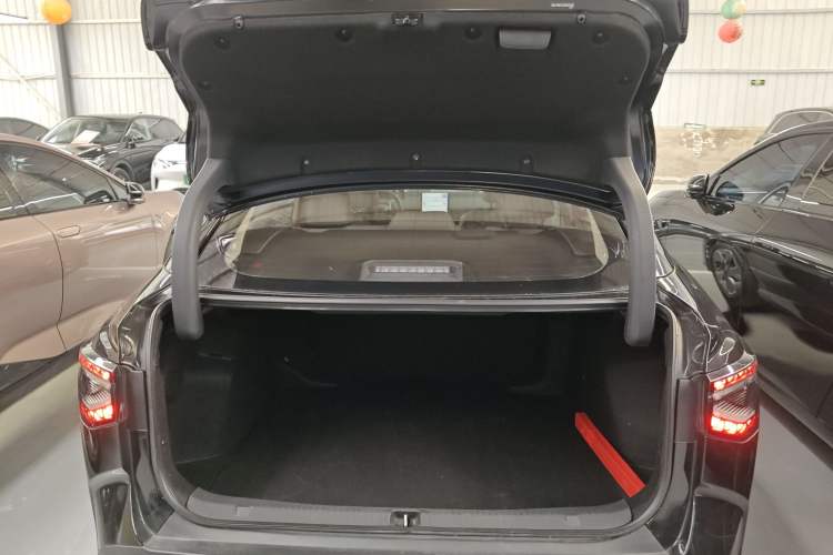 Used Toyota bZ3 2024 517 km Elite PRO Trunk