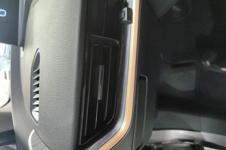 Used Toyota bZ3 2024 517 km Elite PRO Audio And AC Panel
