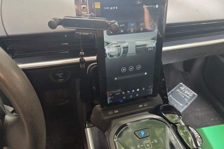 Used Toyota bZ3 2024 517 km Elite PRO Audio And AC Panel