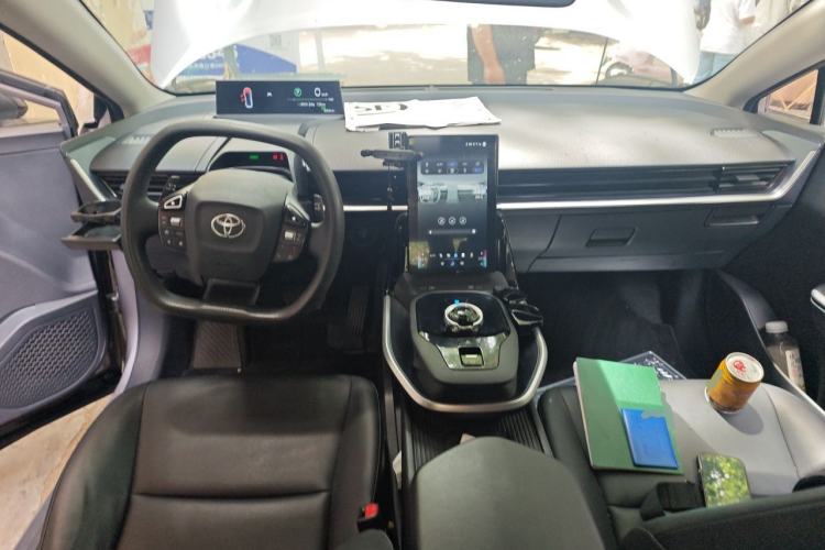 Used Toyota bZ3 2024 517 km Elite PRO Center Console