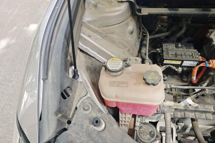 Used Toyota bZ3 2024 517 km Elite PRO Engine Bay Right