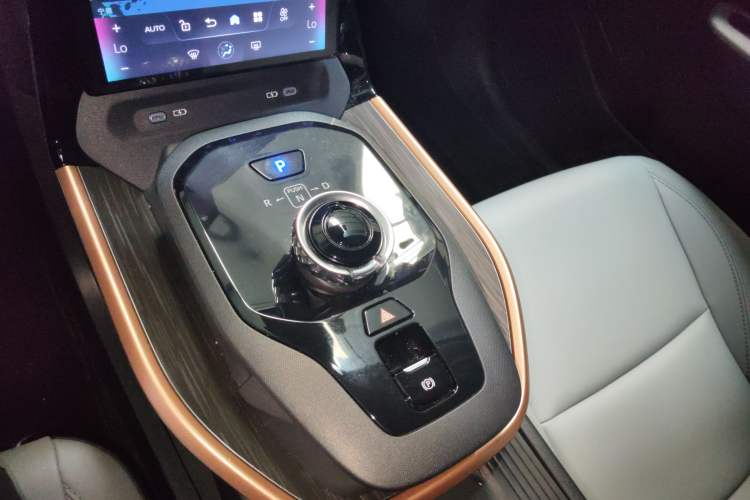 Used Toyota bZ3 2024 517 km Elite PRO Gear Lever