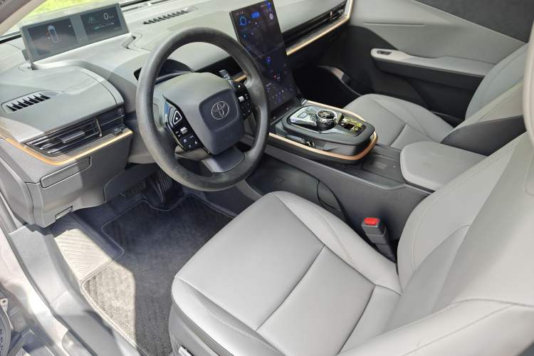 Used Toyota bZ3 2024 517 km Elite PRO Interior 8