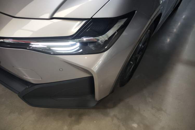 Used Toyota bZ3 2024 517 km Elite PRO Left Front Headlight