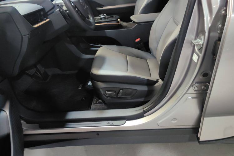 Used Toyota bZ3 2024 517 km Elite PRO Left Front Seat