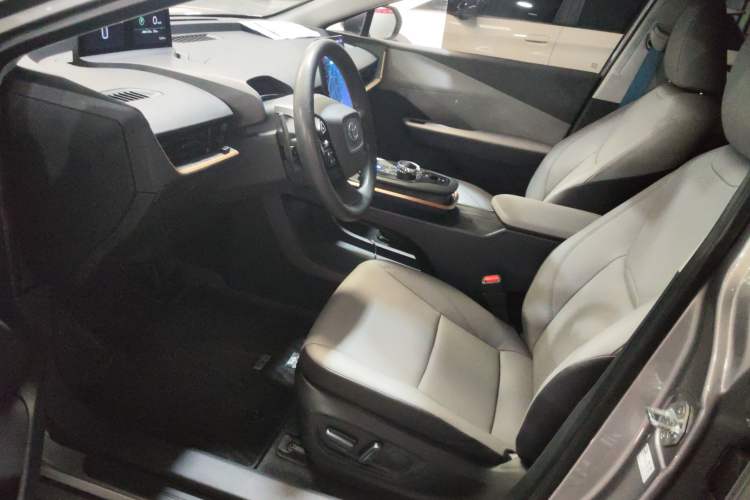 Used Toyota bZ3 2024 517 km Elite PRO Left Front Seat