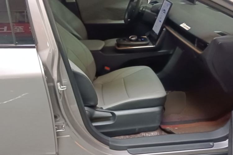 Used Toyota bZ3 2024 517 km Elite PRO Right Front Seat