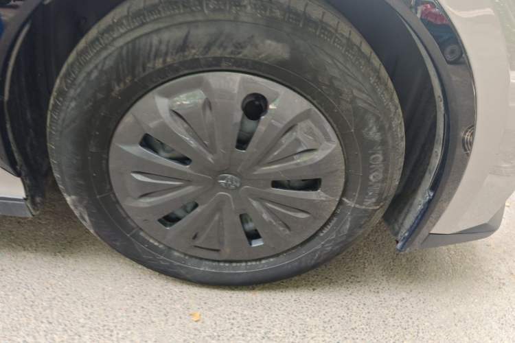 Used Toyota bZ3 2024 517 km Elite PRO Right Front Wheel Hub