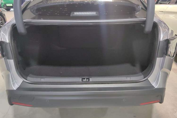 Used Toyota bZ3 2024 517 km Elite PRO Trunk