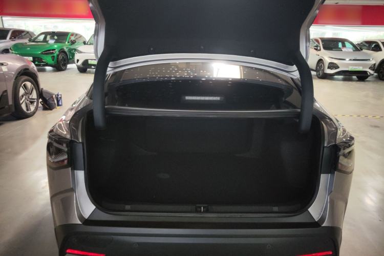 Used Toyota bZ3 2024 517 km Elite PRO Trunk